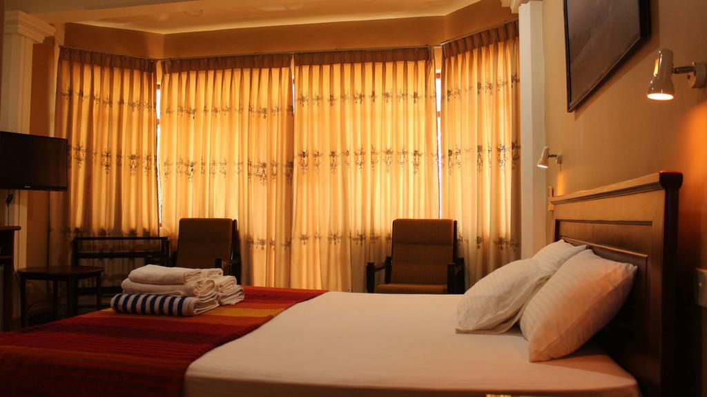 ホテル Janishi Residencies ネゴンボ 部屋 写真